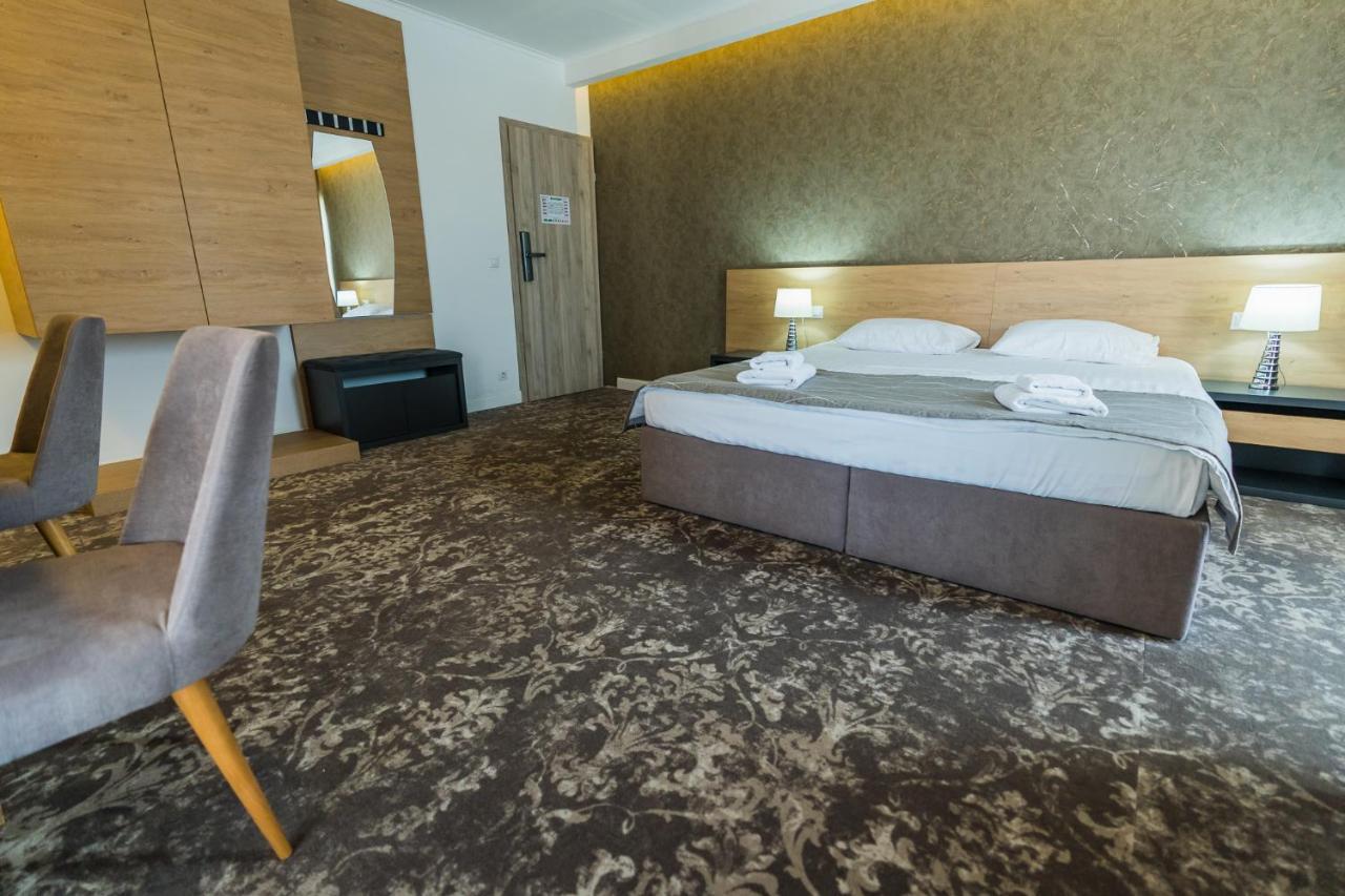 Solay Hotel Oradea Buitenkant foto