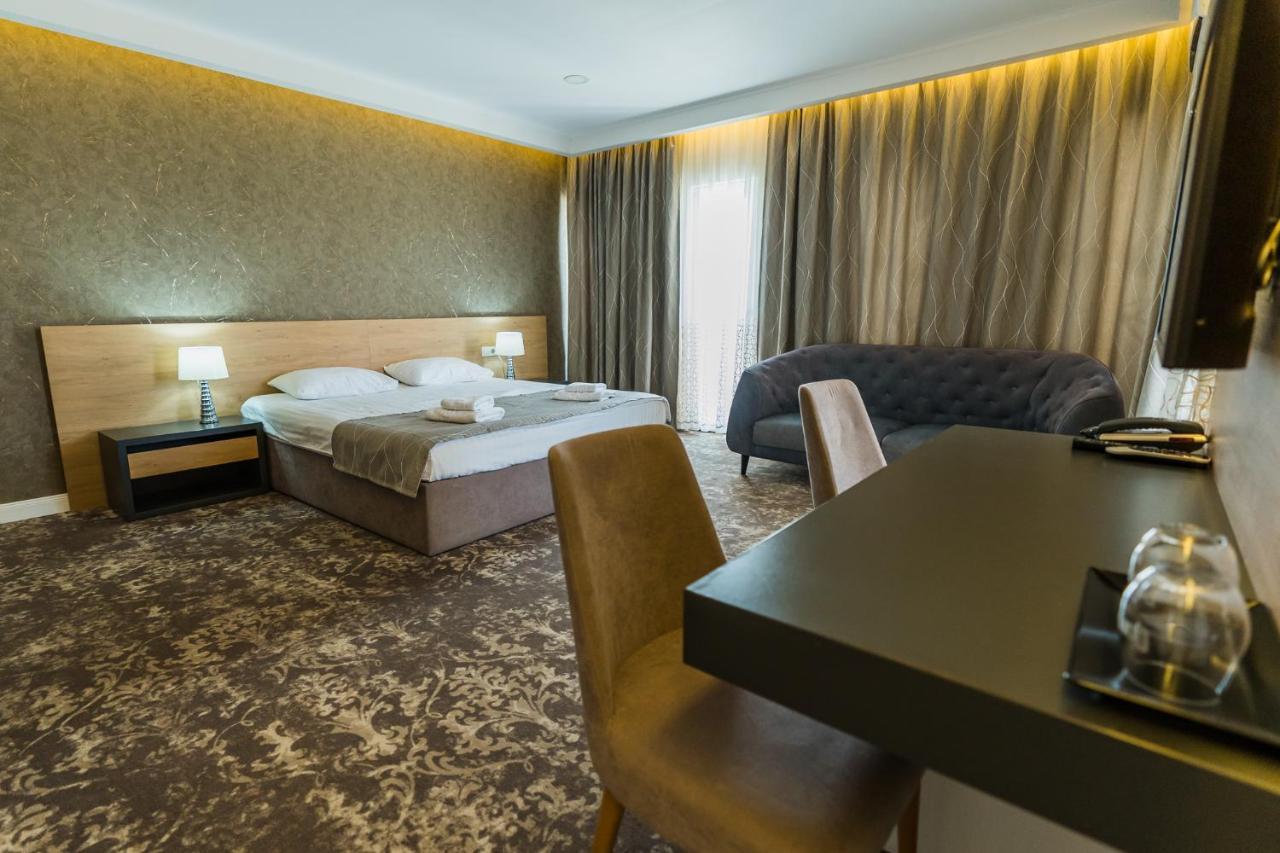 Solay Hotel Oradea Buitenkant foto