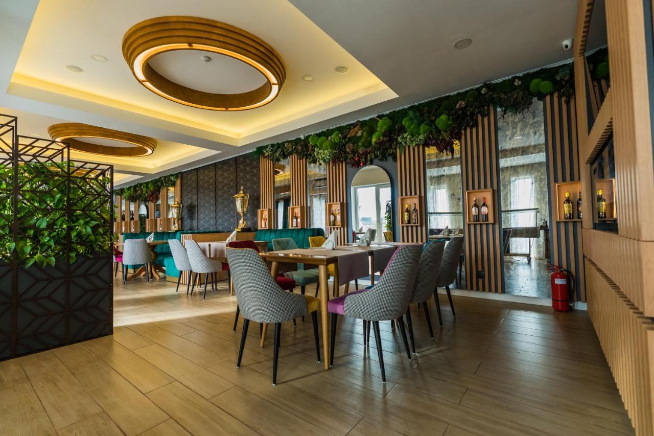 Solay Hotel Oradea Buitenkant foto