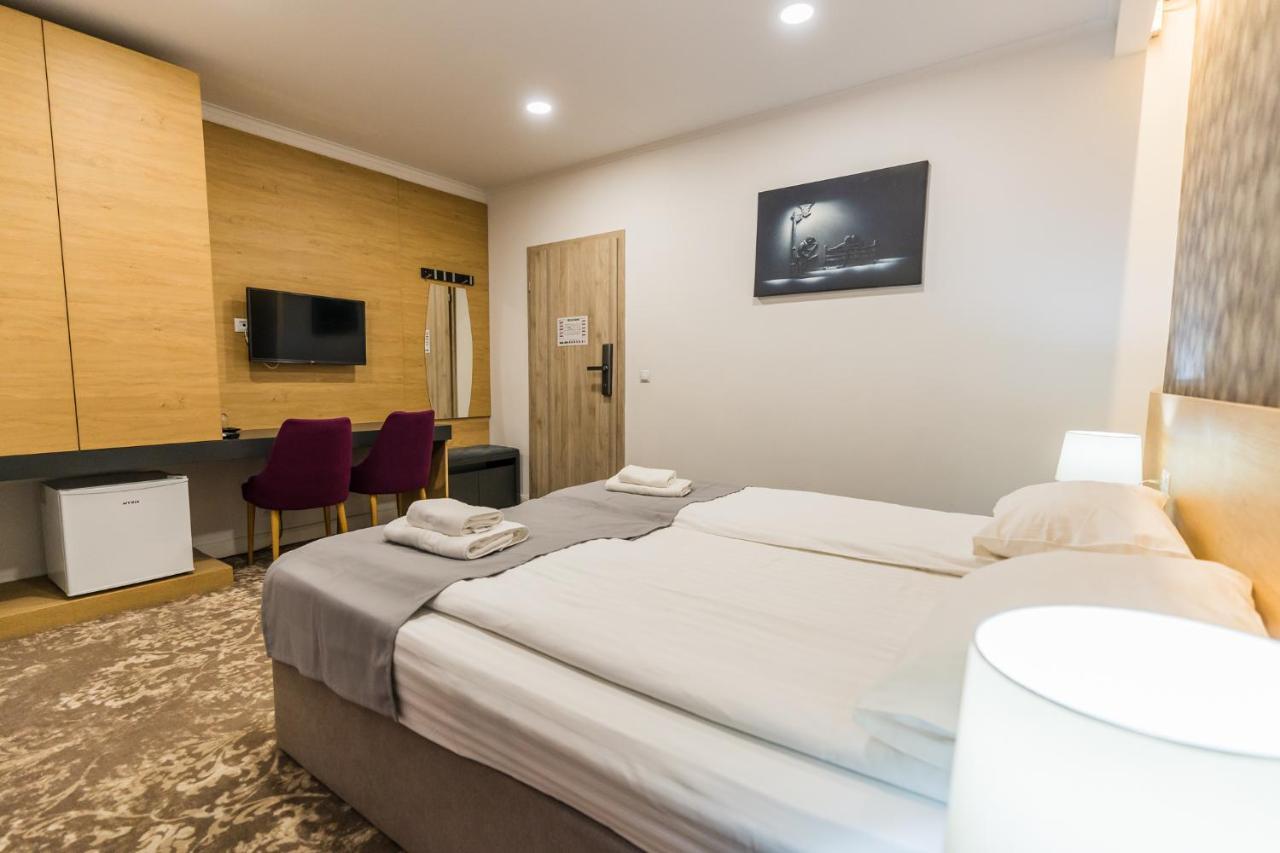 Solay Hotel Oradea Buitenkant foto