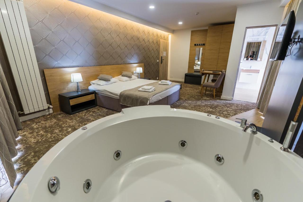 Solay Hotel Oradea Buitenkant foto