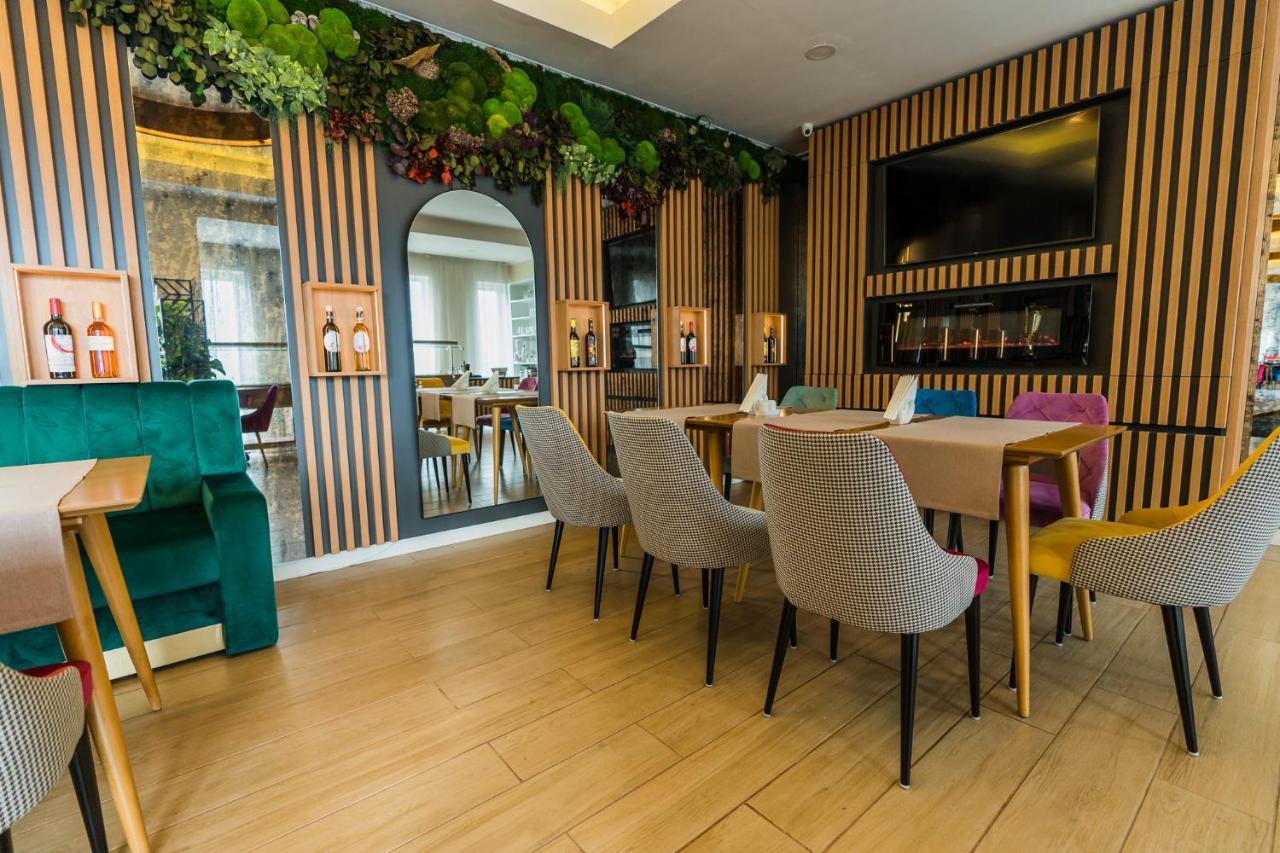 Solay Hotel Oradea Buitenkant foto