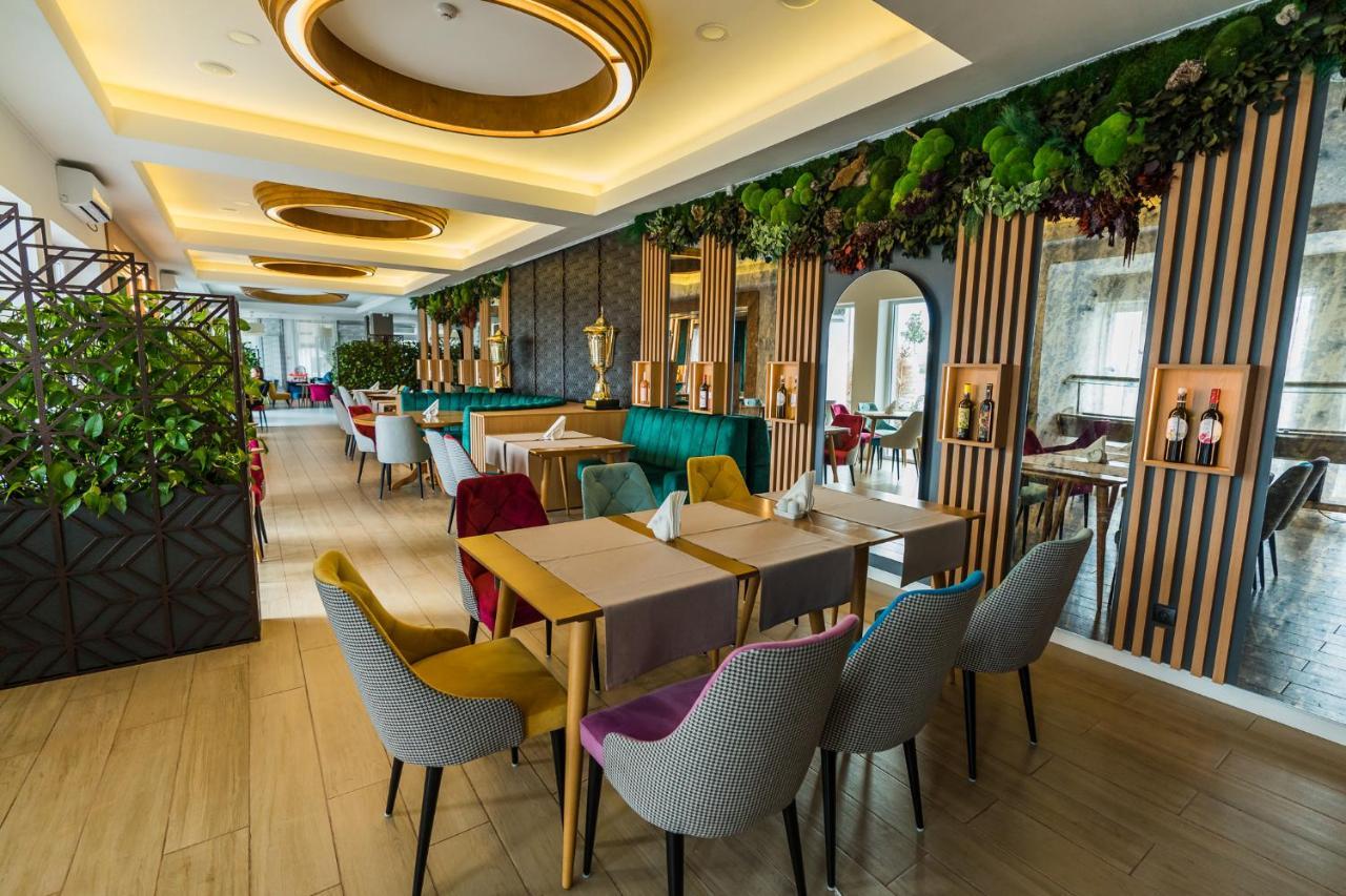 Solay Hotel Oradea Buitenkant foto